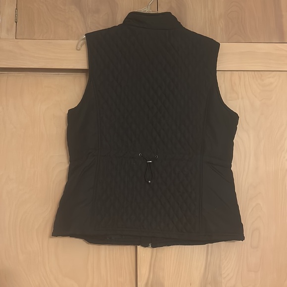 Relativity Outdoor Vest - Picture 2 of 3